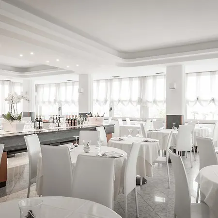 Commodore Hotell 4*