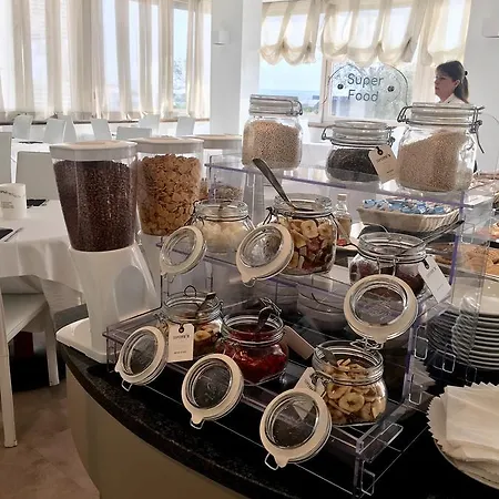 Commodore Hotel 4*